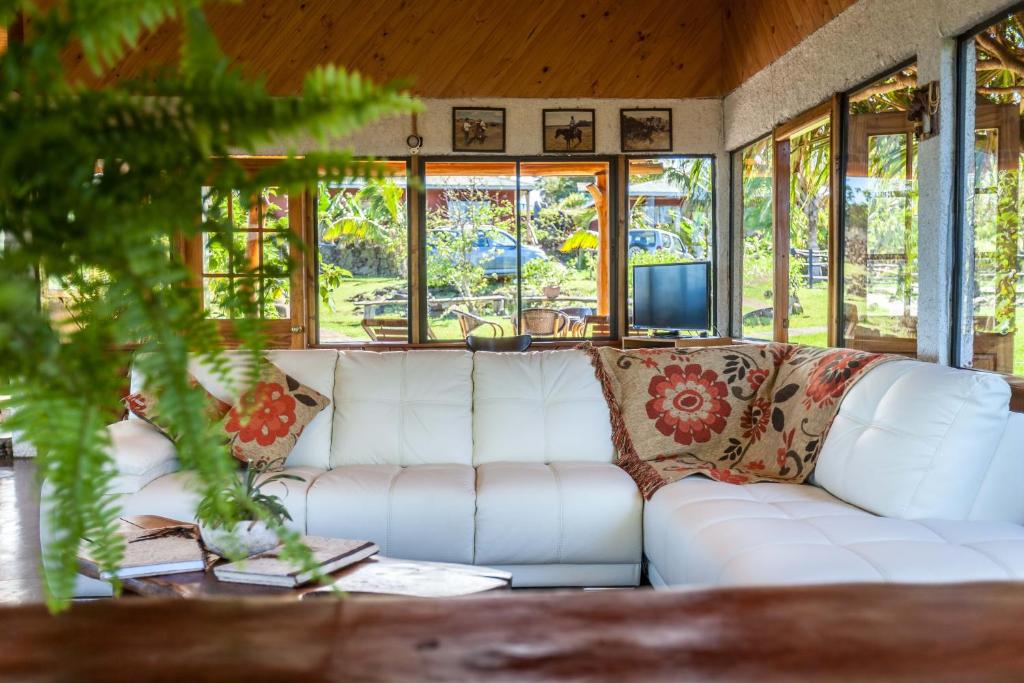Posezení v ubytování Pikera Uri Eco Lodge