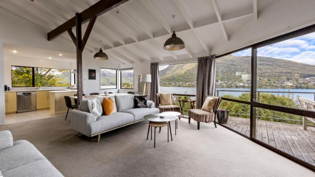 Imagen de la galería de Perfect on Perkins - Lake views, en Frankton