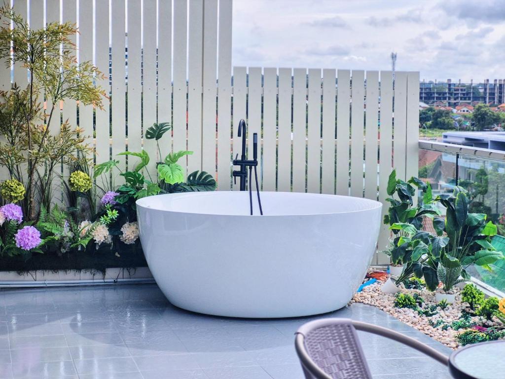 HT9 Hotel - Two-Bedroom Suite With Bathtub