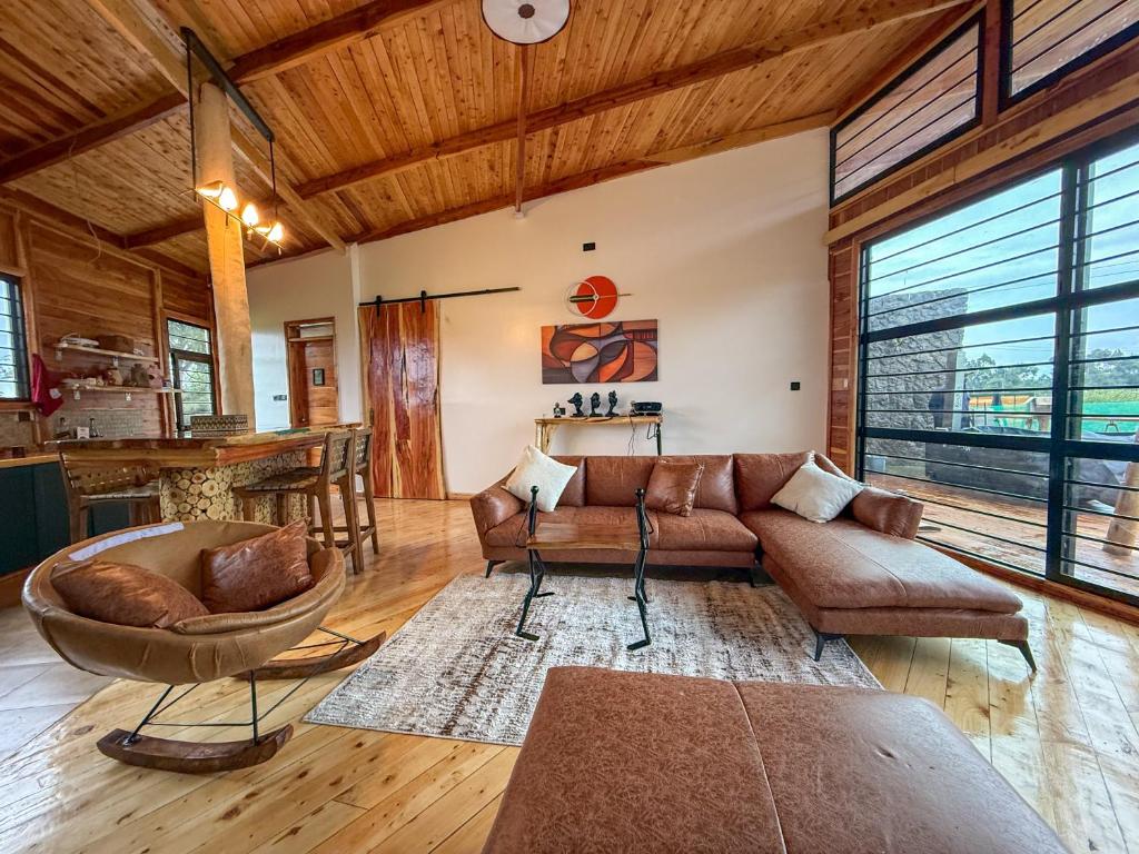Χώρος καθιστικού στο The WildFoot Cabins