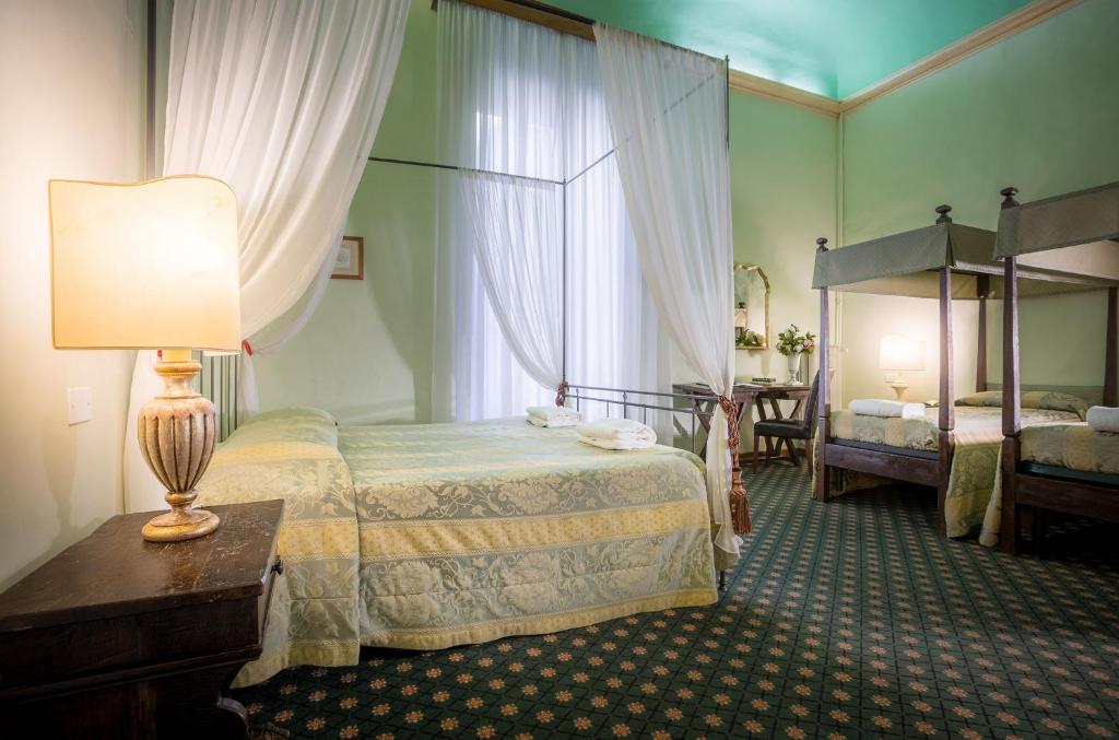 Hotel Torre Guelfa Palazzo Acciaiuoli - Standard Quadruple Room