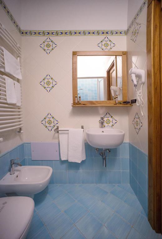 Koupelna v ubytování Dimora Storica Hotel Maccarunera