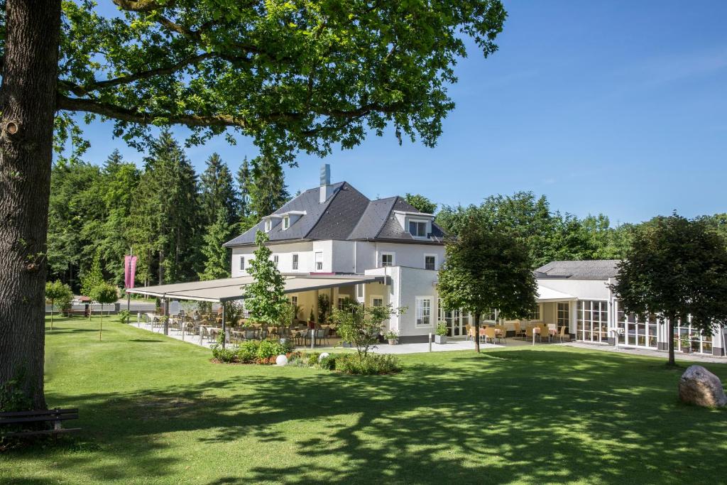 Gallery image of Restaurant & Hotel Waldesruh in Ohlsdorf