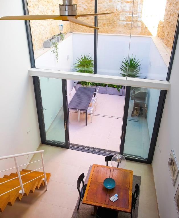 an overhead view of a living room with a table at Townhouse Bombarda in Lagos