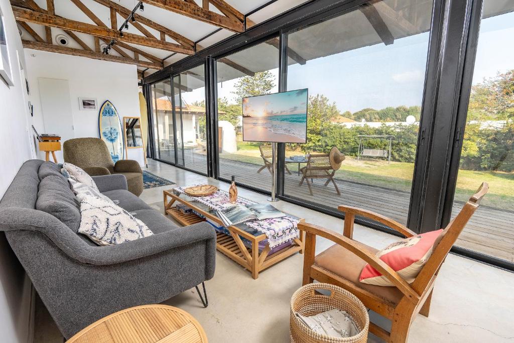 Posezení v ubytování על הים - וילה מדהימה על יד החוף בבית ינאי