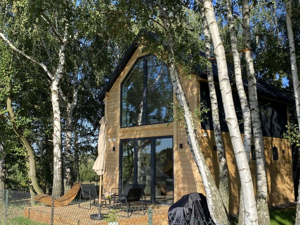 a cabin in the woods with large windows at Skryta Chata Ojców in Smardzowice