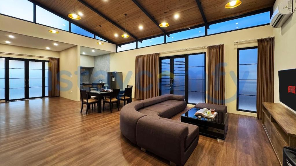 Khu vực ghế ngồi tại Large Villa Crown Hill Estate F26