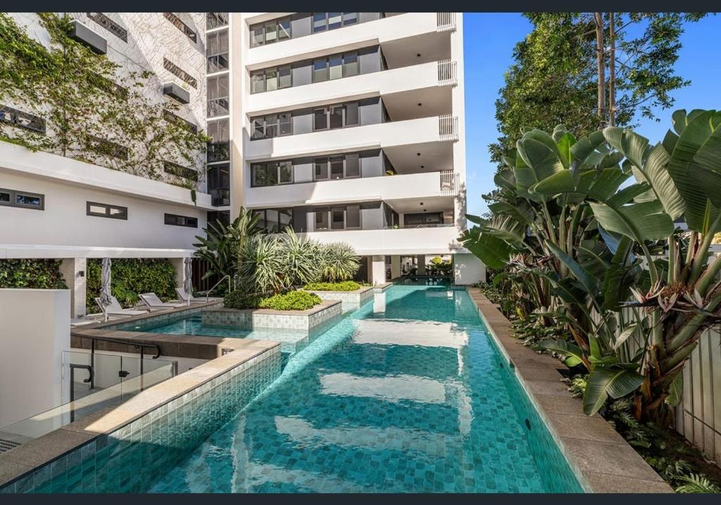 Bazén v ubytování Avalon Maroochydore nebo v jeho okolí