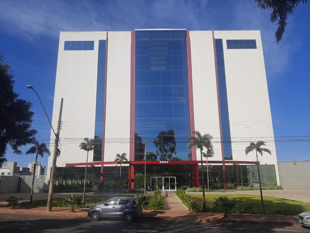 Tòa nhà nơi khách sạn tọa lạc