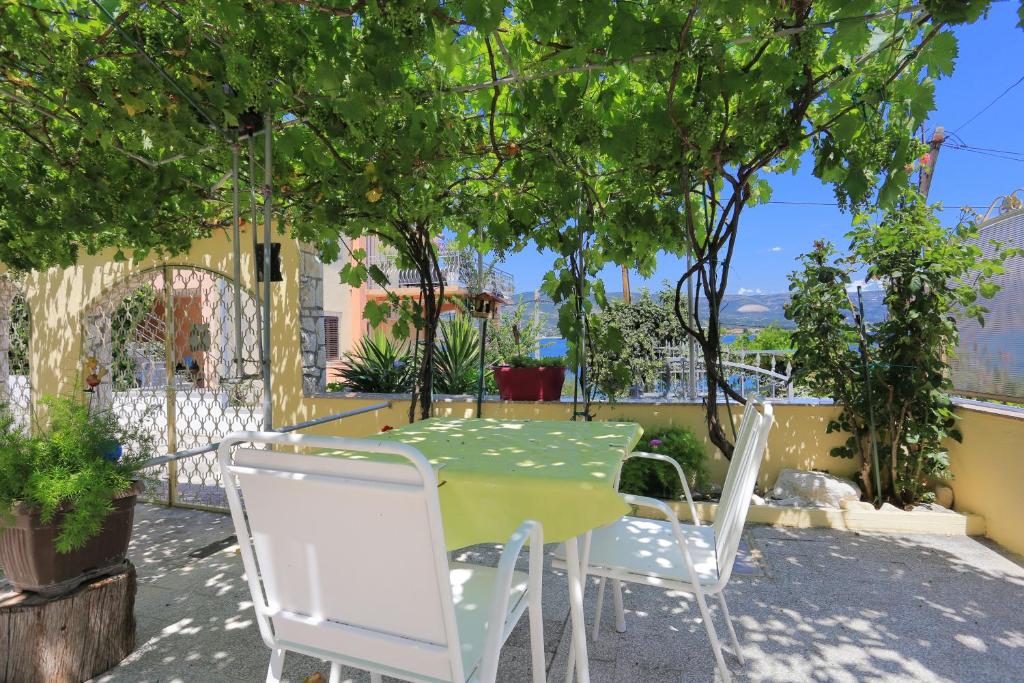 Apartments by the sea Arbanija, Ciovo - 18661