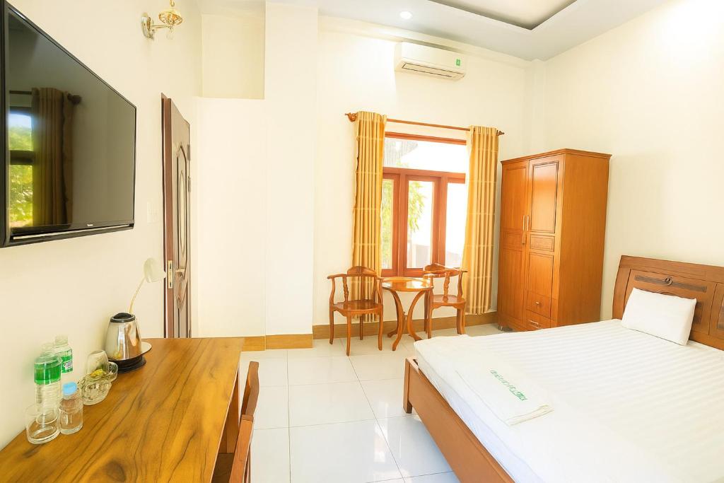 Postel nebo postele na pokoji v ubytování Khách Sạn Ngọc Hân