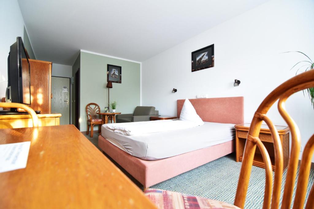 Land-gut-Hotel Schenkenberger Hof - Classic Triple Room