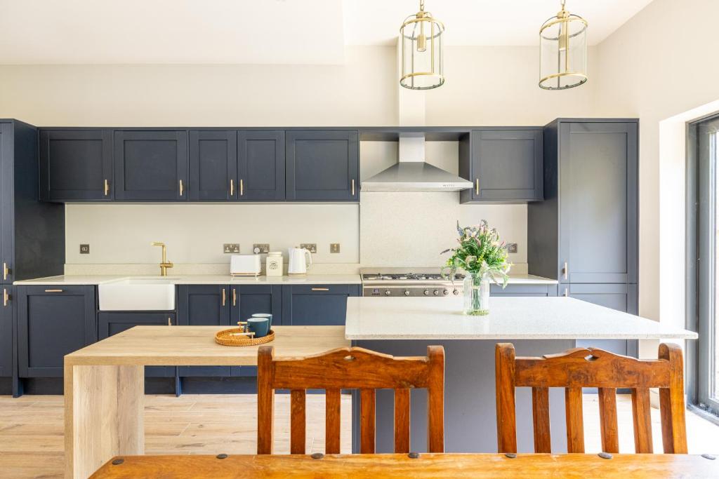 Kuchyň nebo kuchyňský kout v ubytování H3-Woodland Retreat-4BR-3B-Free Parking