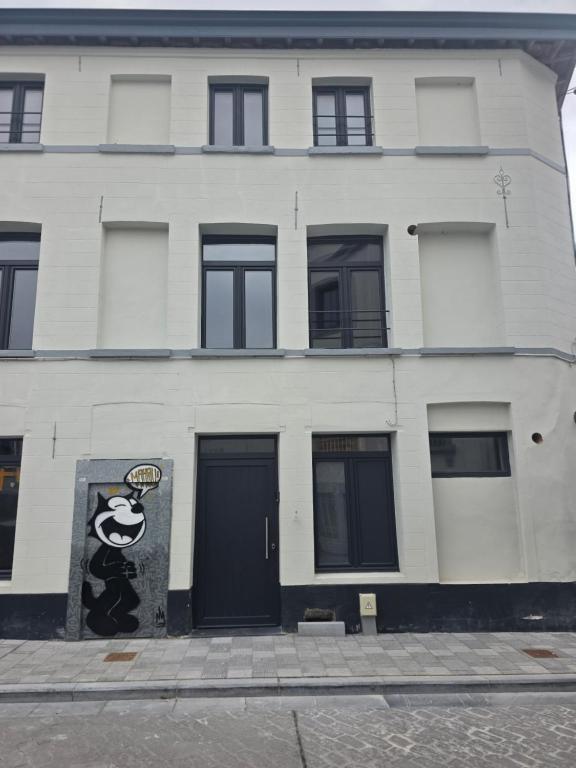 トゥルネーにあるUrban pause tournaiの白い建物