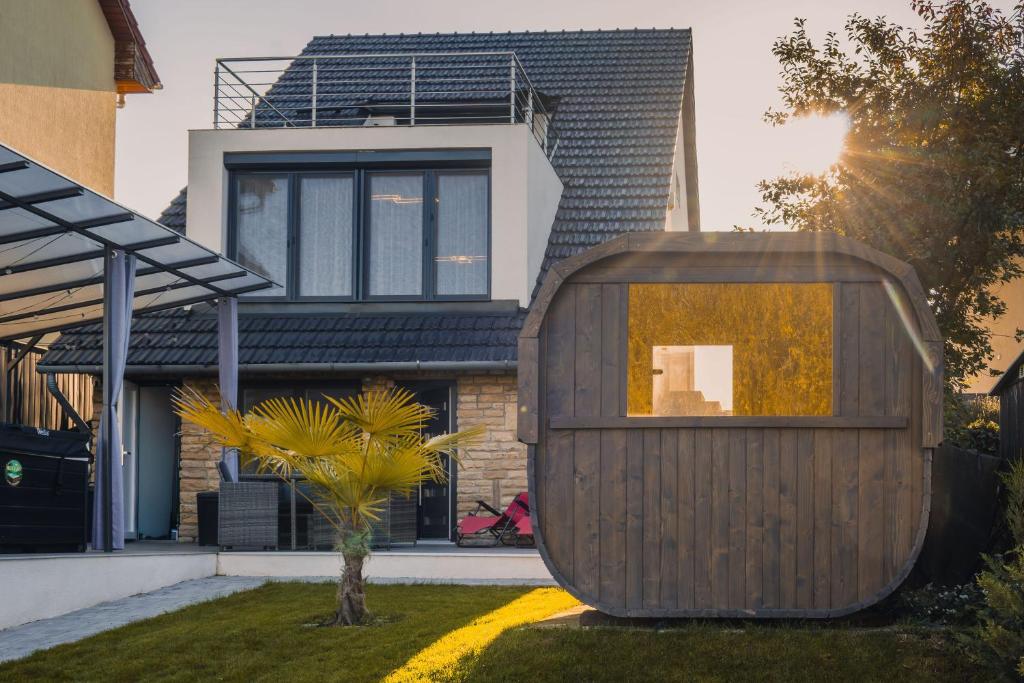 Το κτήριο όπου στεγάζεται  το διαμέρισμα