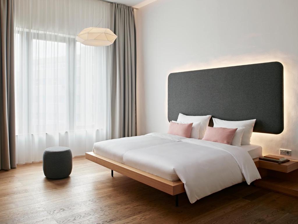 Postel nebo postele na pokoji v ubytování Numa Berlin Drift