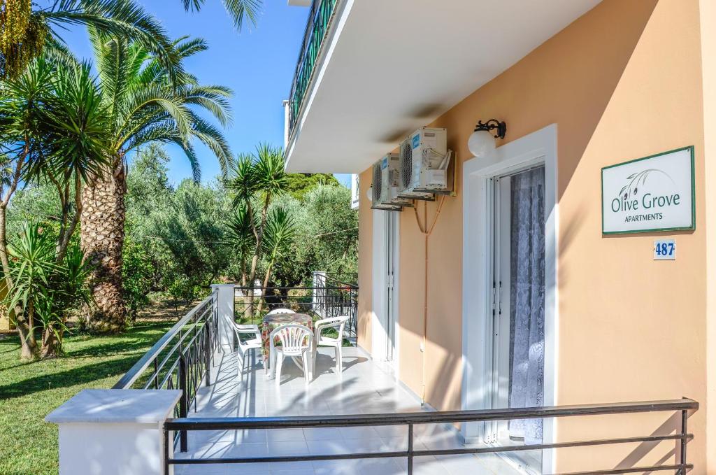 Balkón nebo terasa v ubytování Olive Grove Apts