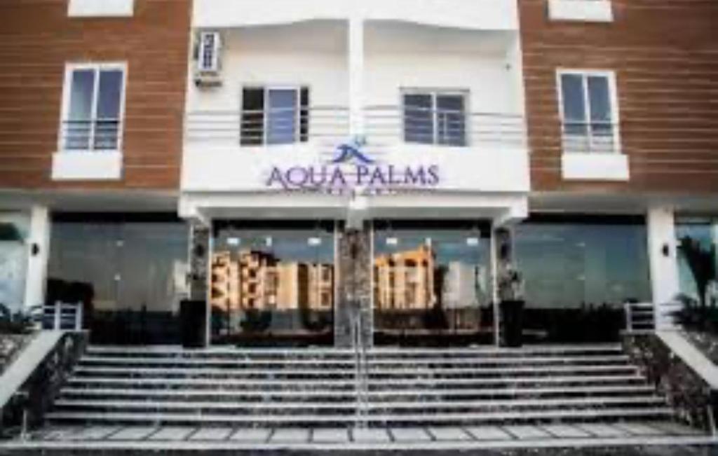 Η πρόσοψη ή η είσοδος του Aqua palms