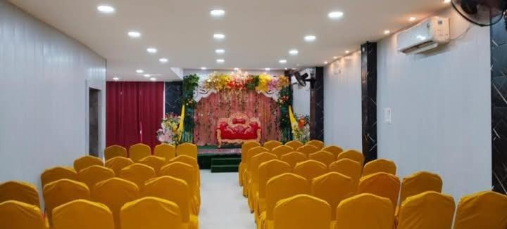 Fotografie z fotogalerie ubytování Hotel stump v destinaci Sasarām