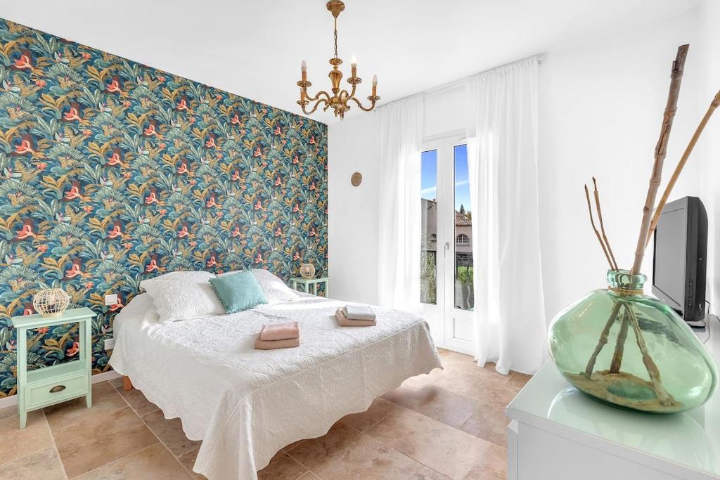 Postel nebo postele na pokoji v ubytování Les Carignans