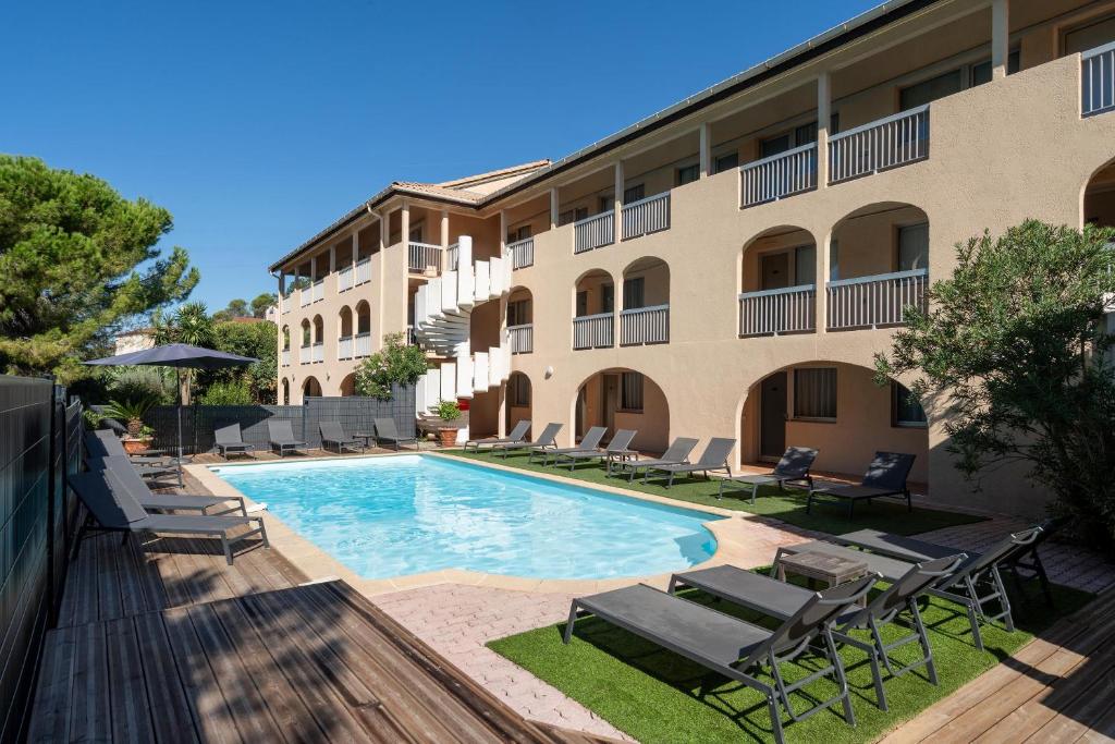 Bazén v ubytování Sure Hotel by Best Western Mougins Belvedere nebo v jeho okolí