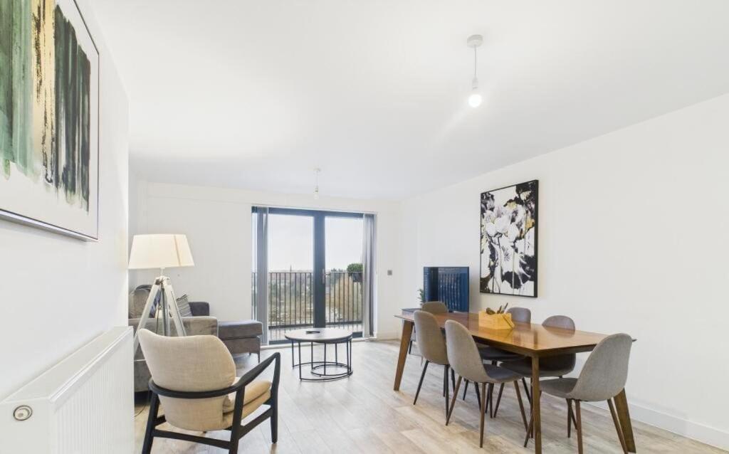 a living room with a dining room table and chairs at Modern 2-Bed 2-Bath Apartment in Central Ashford in Ashford
