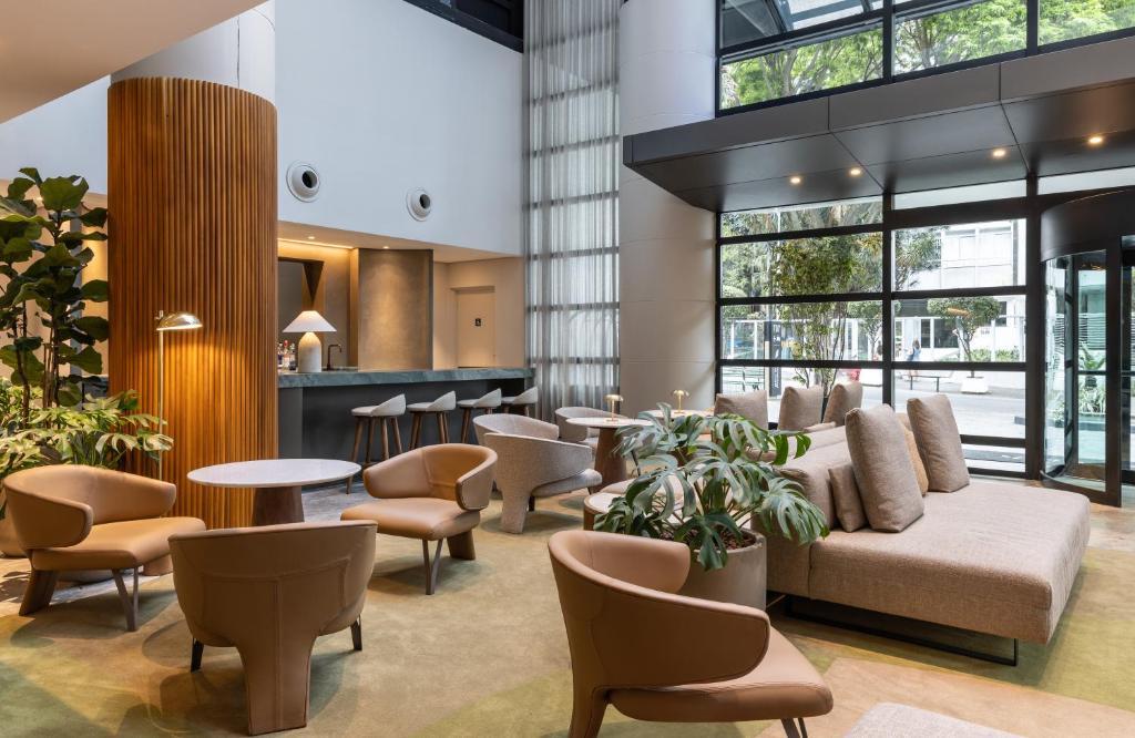 a lobby with a couch and chairs and tables at Blue Tree Premium Paulista in São Paulo