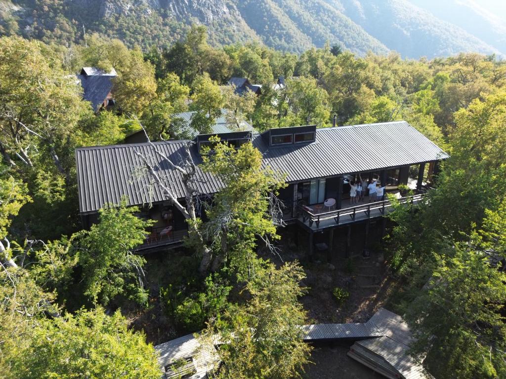 an aerial view of a house in the forest at Vivelodge in Las Trancas