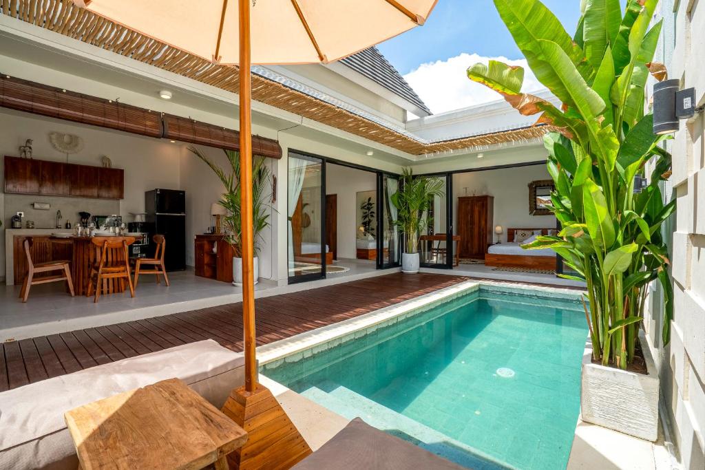 Πισίνα στο ή κοντά στο 2 Bedroom Villa with Private Pool and Fitness in Seminyak