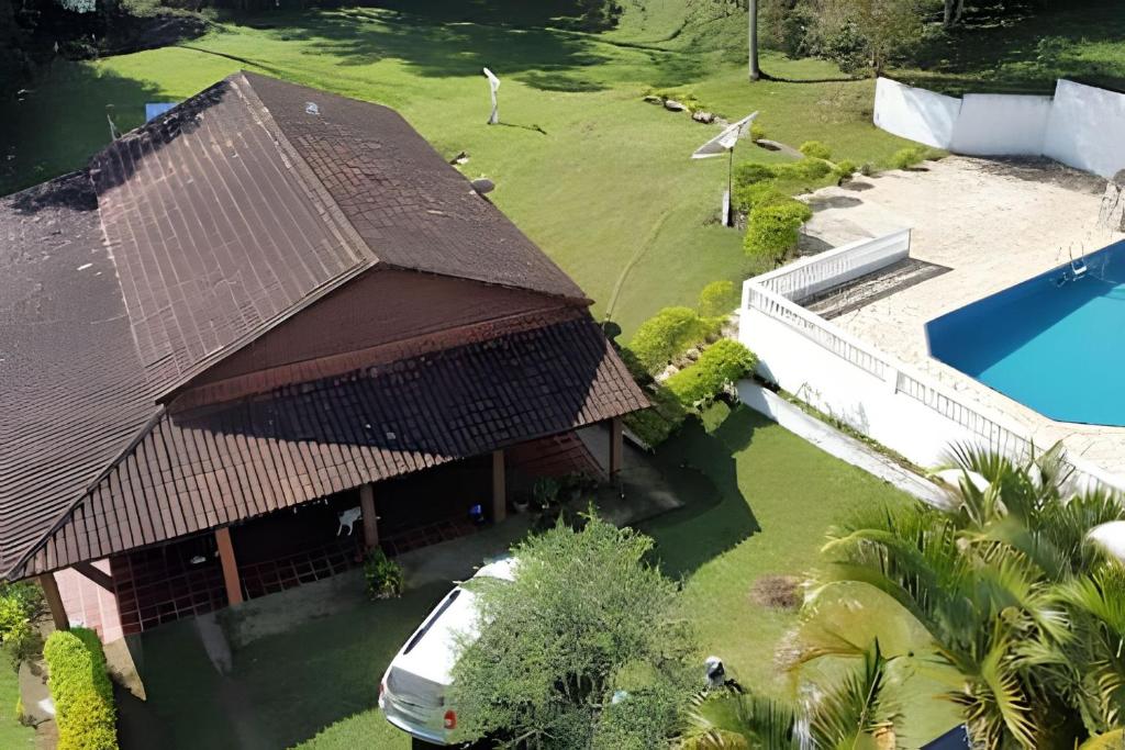 an aerial view of a house with a swimming pool at Casa Alpe de Itapeva in Itapeva