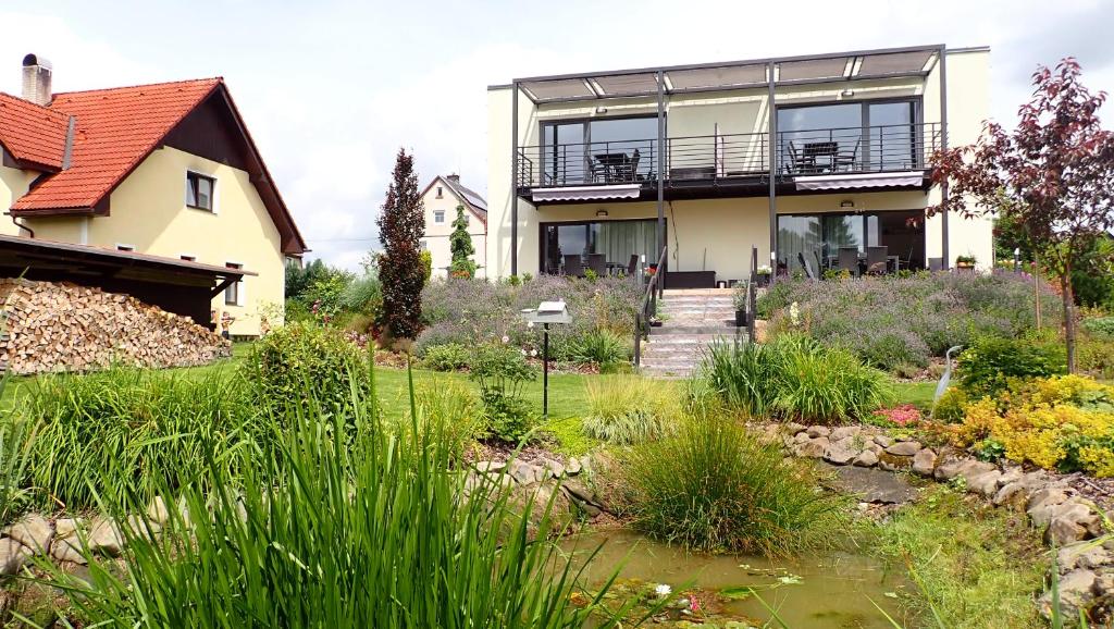 Κήπος έξω από το Apartments A + L