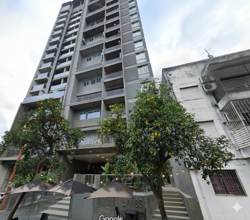 Το κτήριο όπου στεγάζεται  το διαμέρισμα