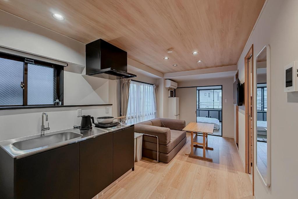Η κουζίνα ή μικρή κουζίνα στο AURA YUZAWA Apartment Hotel - 1Bedroom Apartment with Living Dining Kitchen Sleeps 2 to 4, Bedroom with 1-Double Bed, Living Room with 1-Sofa Bed