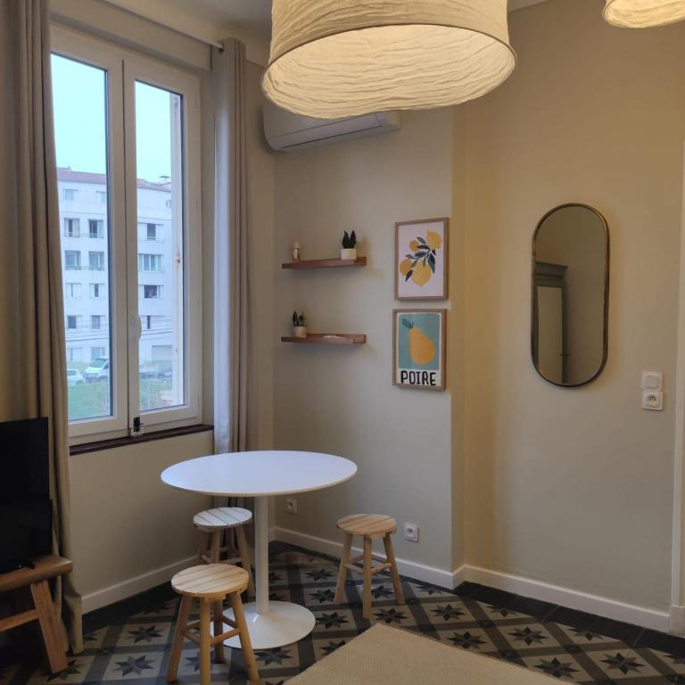 Les Vignes - Studio 25m2, Clim, Parking, proche centre ville et transport