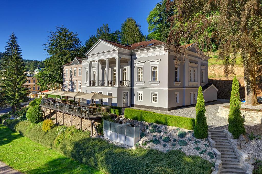 Κήπος έξω από το Villa Patriot Boutique Hotel