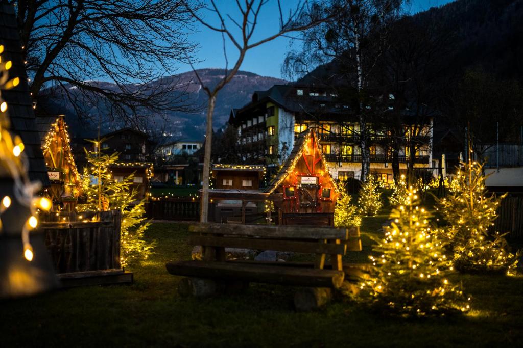 Nespecifikovaný výhled na hory nebo výhled na hory při pohledu z hotelu