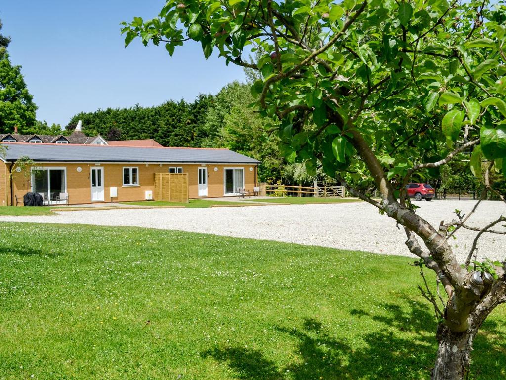 a house with a gravel driveway in front of a yard at Deer Cottage 1 Uk39330 in Biddenden
