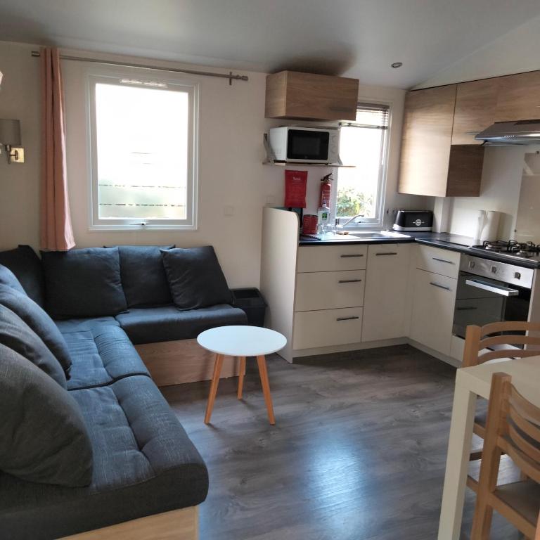 Kuchyň nebo kuchyňský kout v ubytování Mobil home Camping Siblu La Réserve 4 étoiles