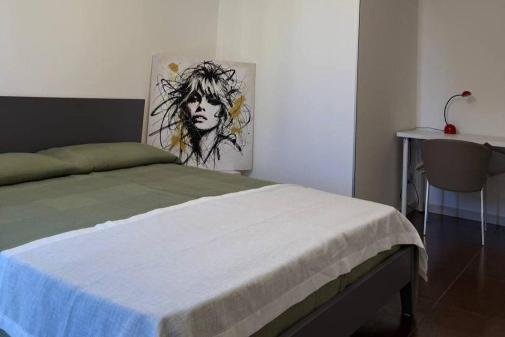 a bedroom with a bed with a drawing on the wall at Sweet Dreams Residence in Brugine