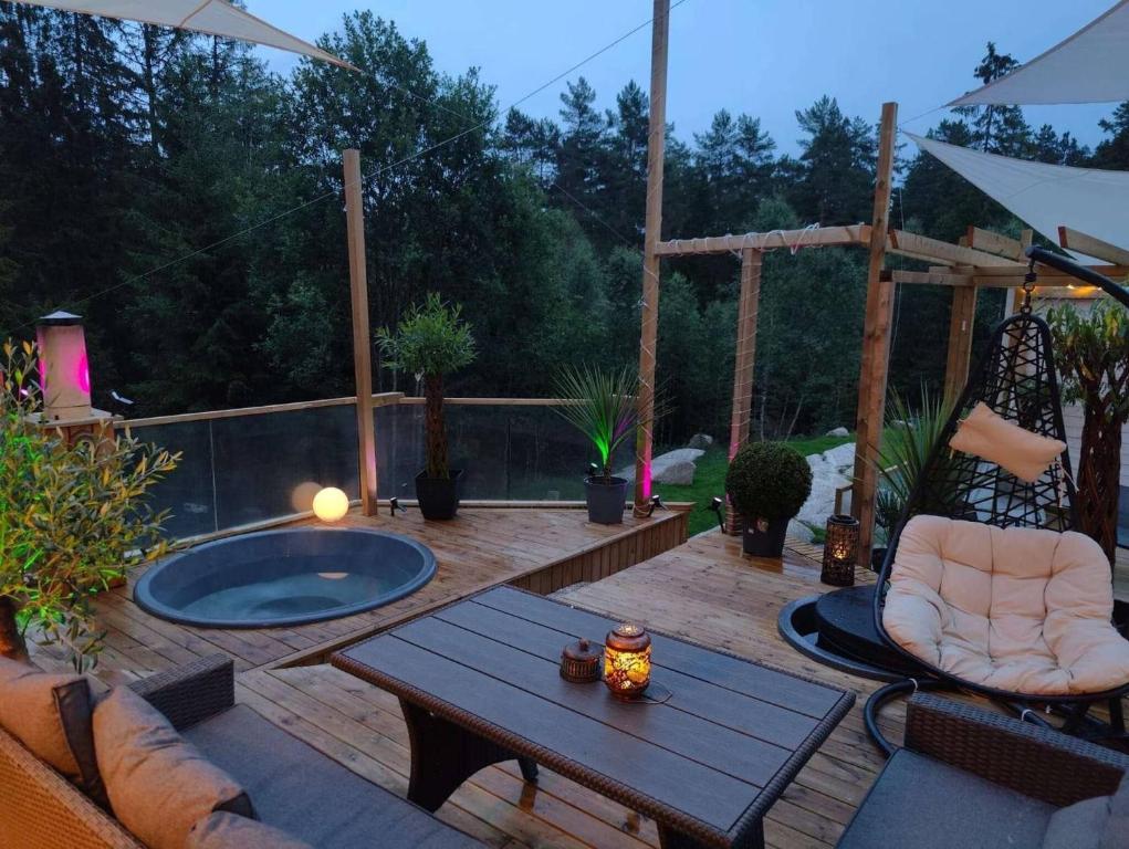 Κήπος έξω από το Cozy 6 Bedroom Holiday House in Oslos Countryside