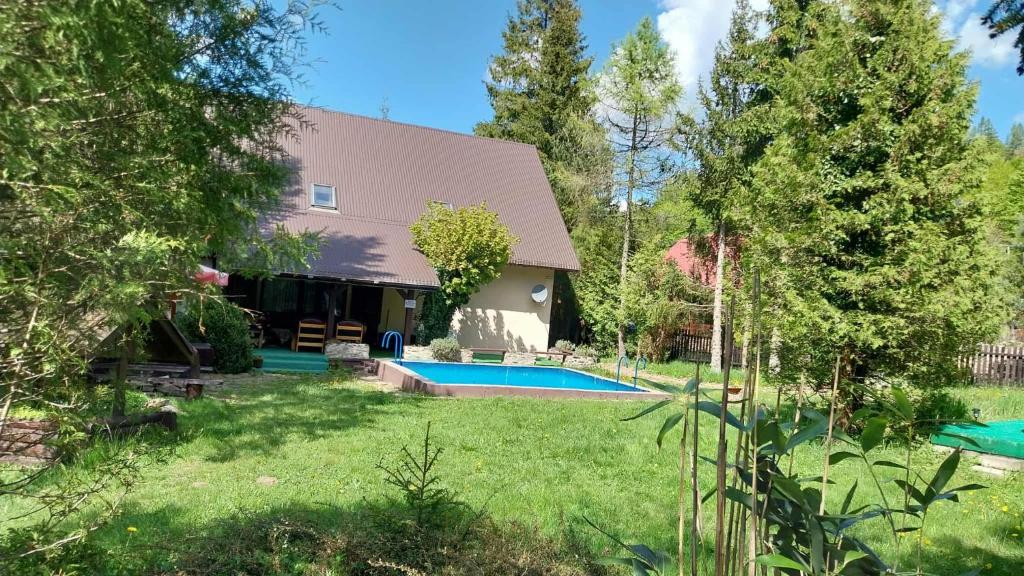 Bazén v ubytování Dom nad Rycerskim Potokiem nebo v jeho okolí