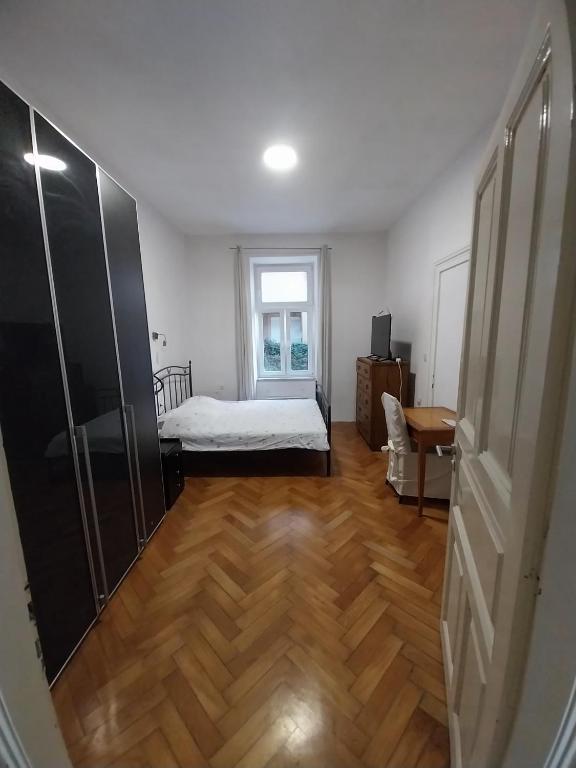 CENTRAL 1 Bedroom Apartment