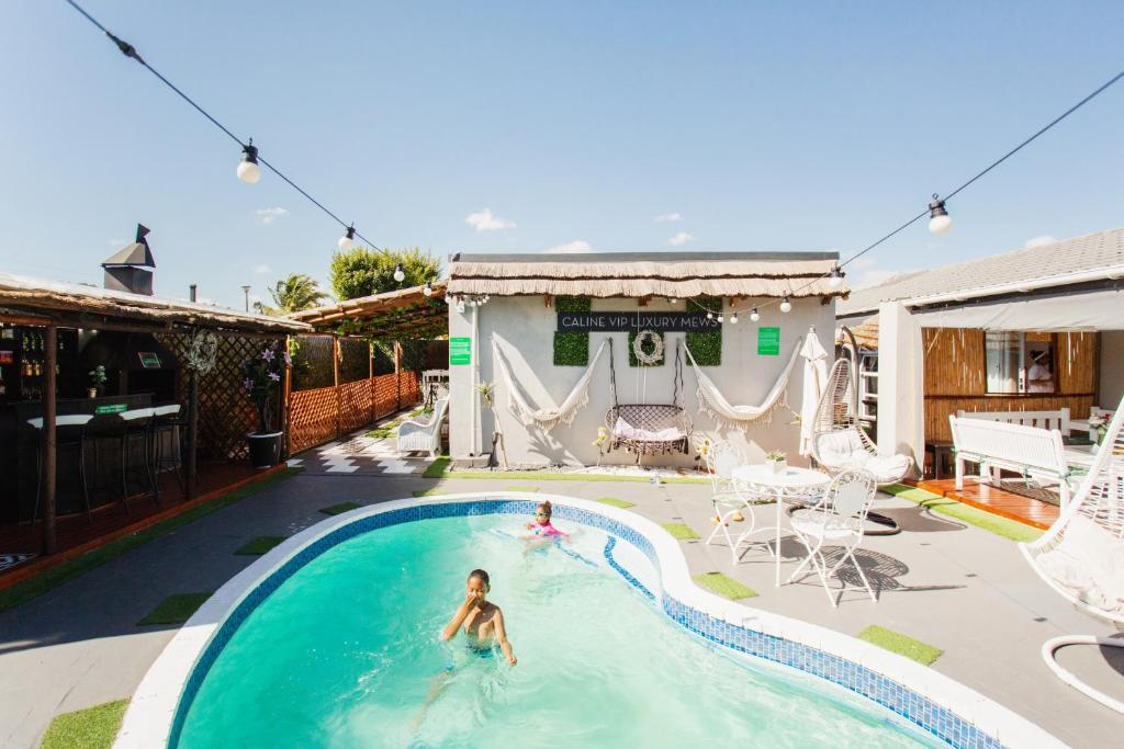 Bazén v ubytování Caline VIP Luxury Jacuzzi &, Swimming Pool MEWS nebo v jeho okolí