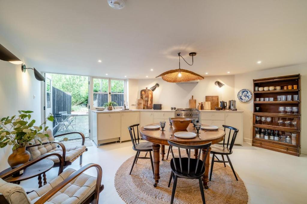 Posezení v ubytování 3 Bed in Winfrith Newburgh oc-w33007