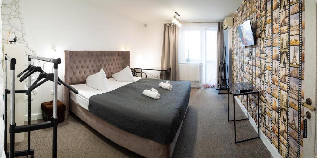 Postel nebo postele na pokoji v ubytování Двухместная комната общая ванная, Double Room Shared Bathroom