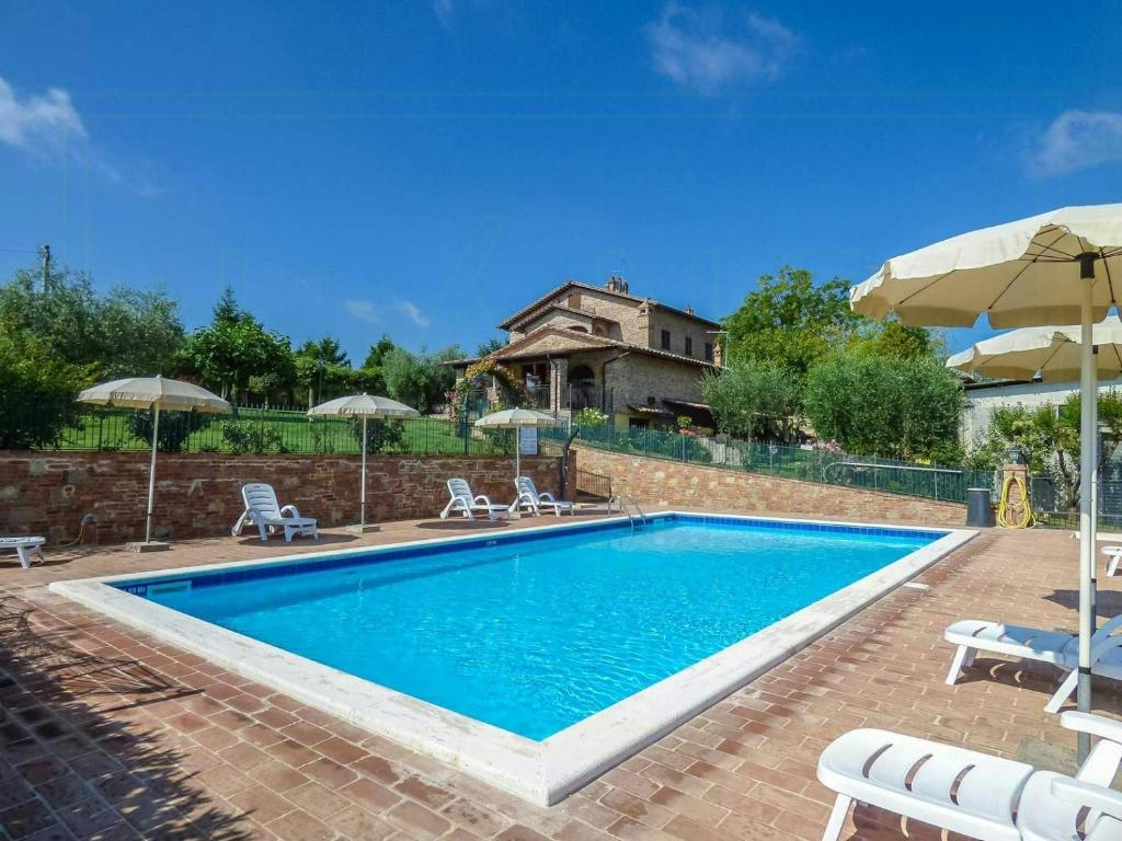 Bazén v ubytování Apartment Near Lake Trasimeno With View nebo v jeho okolí