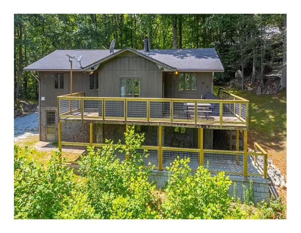 El edificio en el que está la casa vacacional