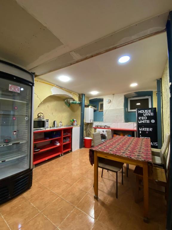 Η κουζίνα ή μικρή κουζίνα στο New guest house in old tbilisi