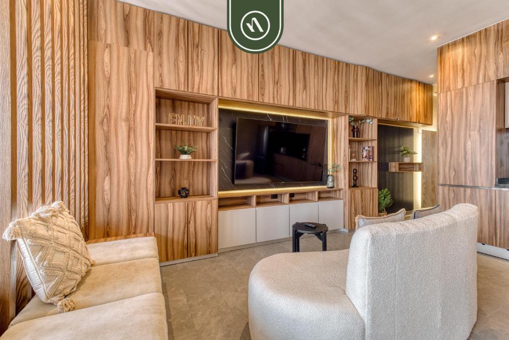 Μια τηλεόραση ή/και κέντρο ψυχαγωγίας στο Luxury Studio - Revolution Monument View - Pool