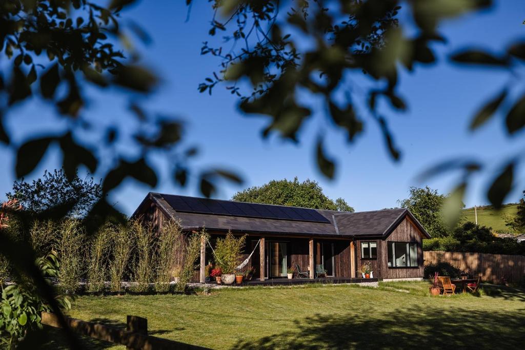 Fotografie z fotogalerie ubytování 2-Bed Eco Friendly Home Sleeps 4 with Parking v destinaci Newton Abbot